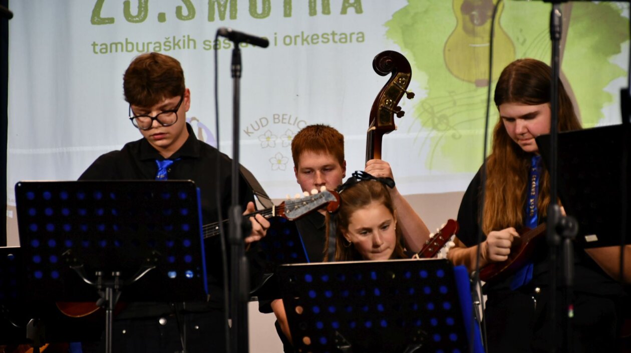 smotra folklora Belica 100