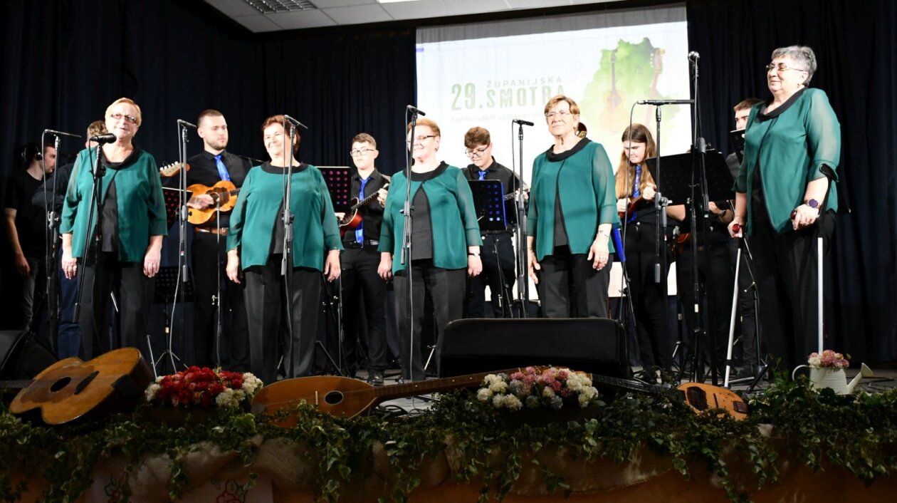 smotra folklora Belica 105