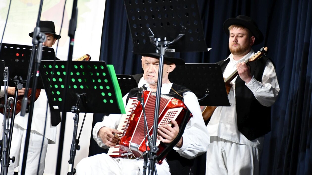 smotra folklora Belica 110