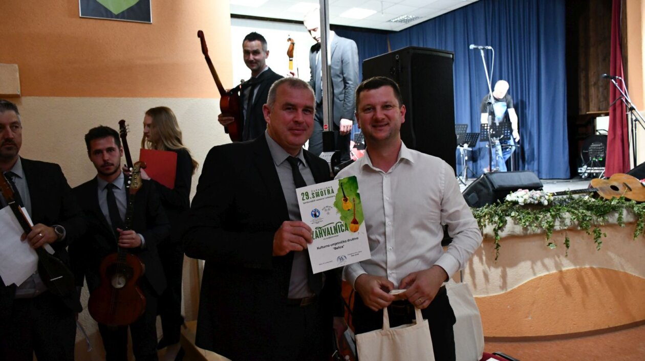 smotra folklora Belica 82