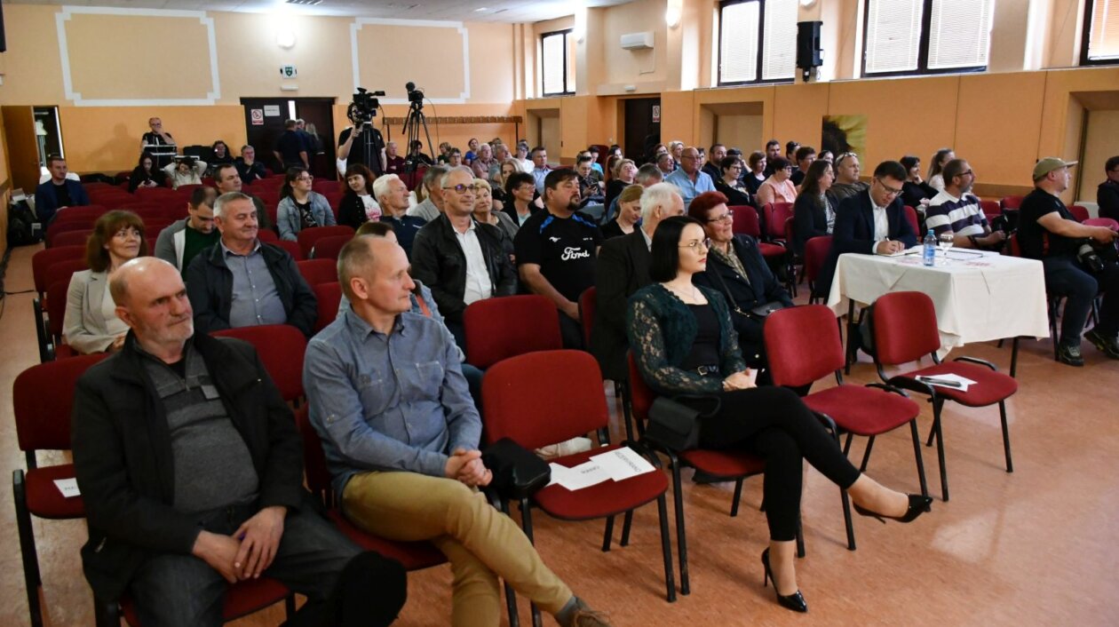 smotra folklora Belica 83