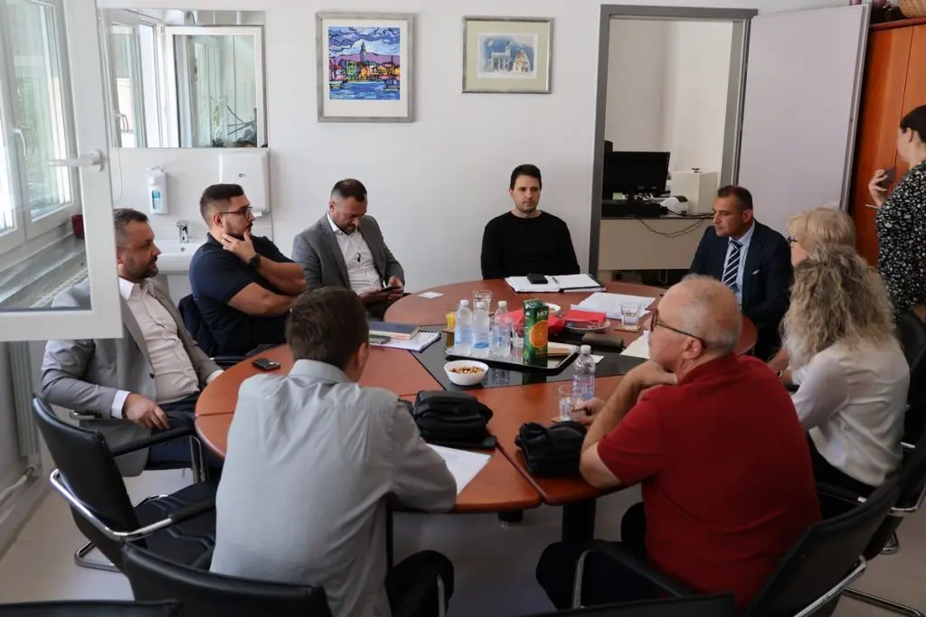 solarni paneli zgrada za javno zdravstvo (6)