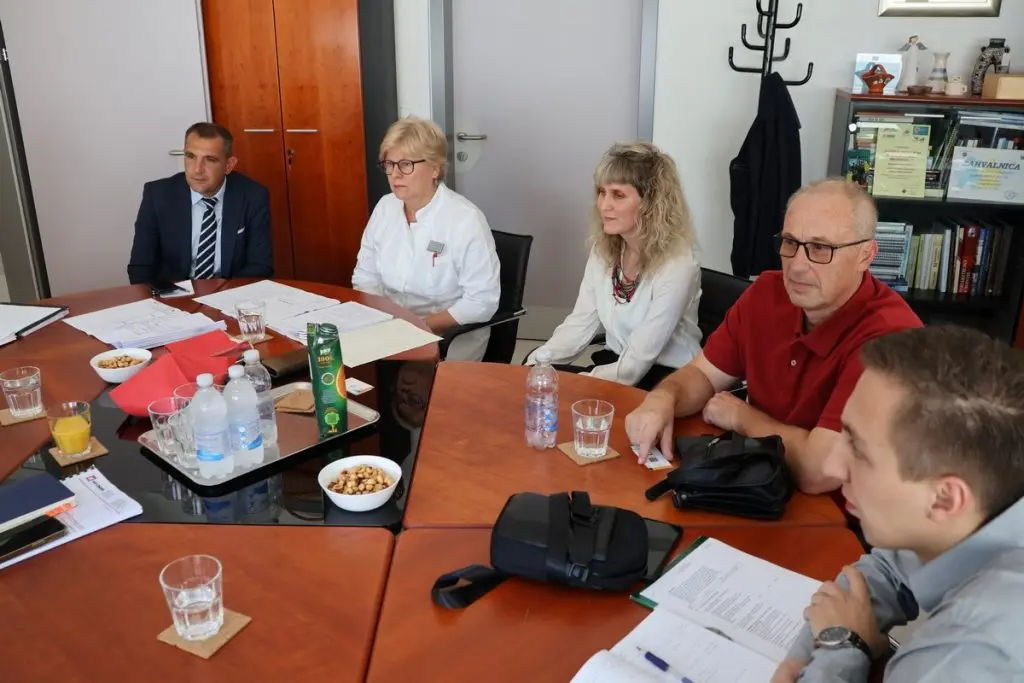 solarni paneli zgrada za javno zdravstvo (8)