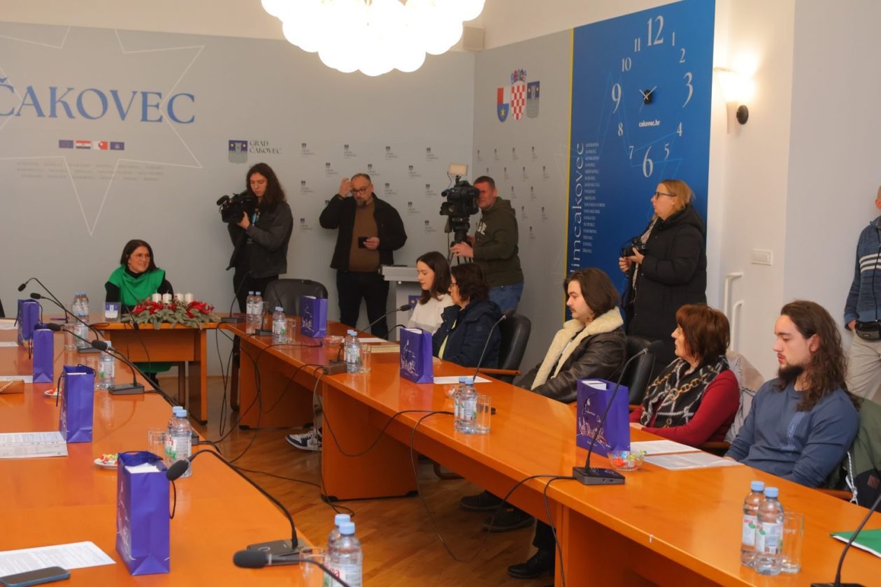 studenti potpisivanje stipendije Čakovec (15) studenti potpisivanje stipendije Čakovec (15)