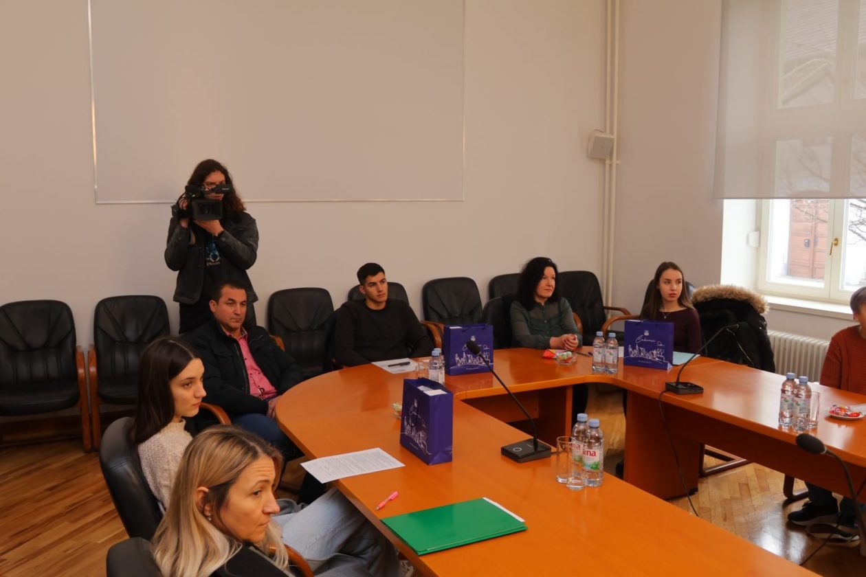 studenti potpisivanje stipendije Čakovec (18) studenti potpisivanje stipendije Čakovec (18)