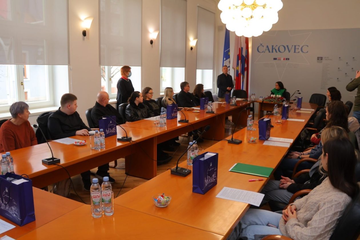 studenti potpisivanje stipendije Čakovec (19) studenti potpisivanje stipendije Čakovec (19)