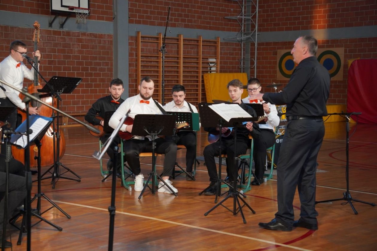 tamburaši KUU Zasadbreg koncert U san mi dođu tambure (10)