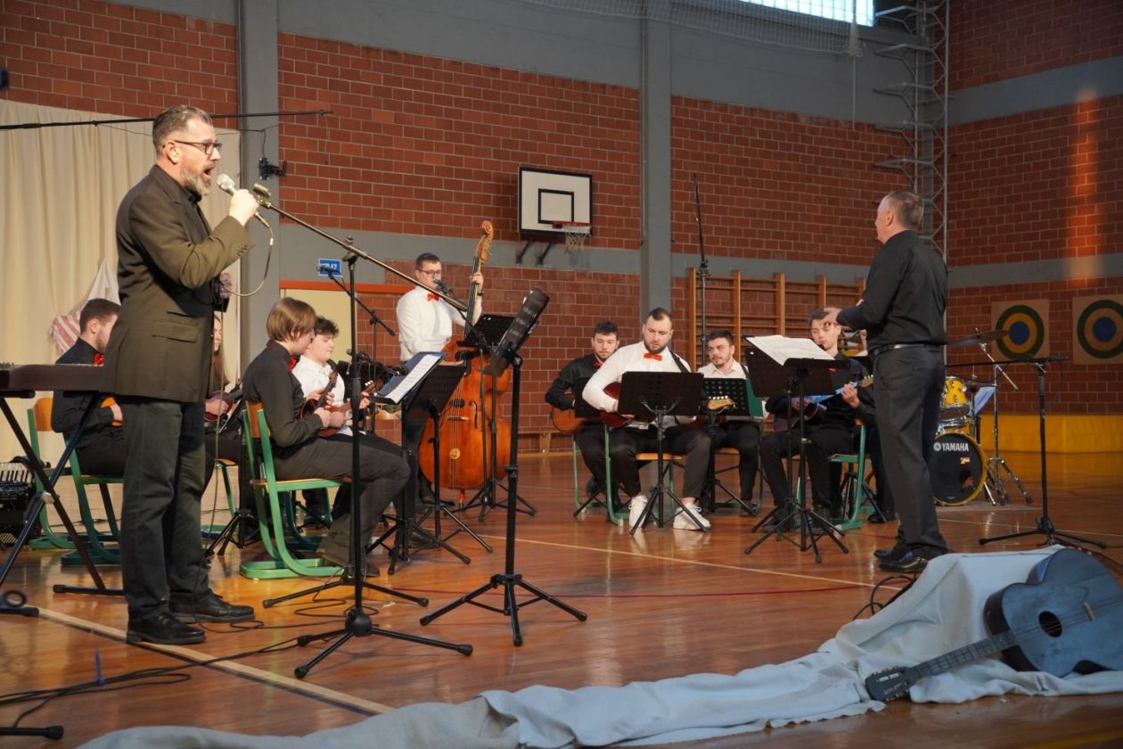 tamburaši KUU Zasadbreg koncert U san mi dođu tambure (12)