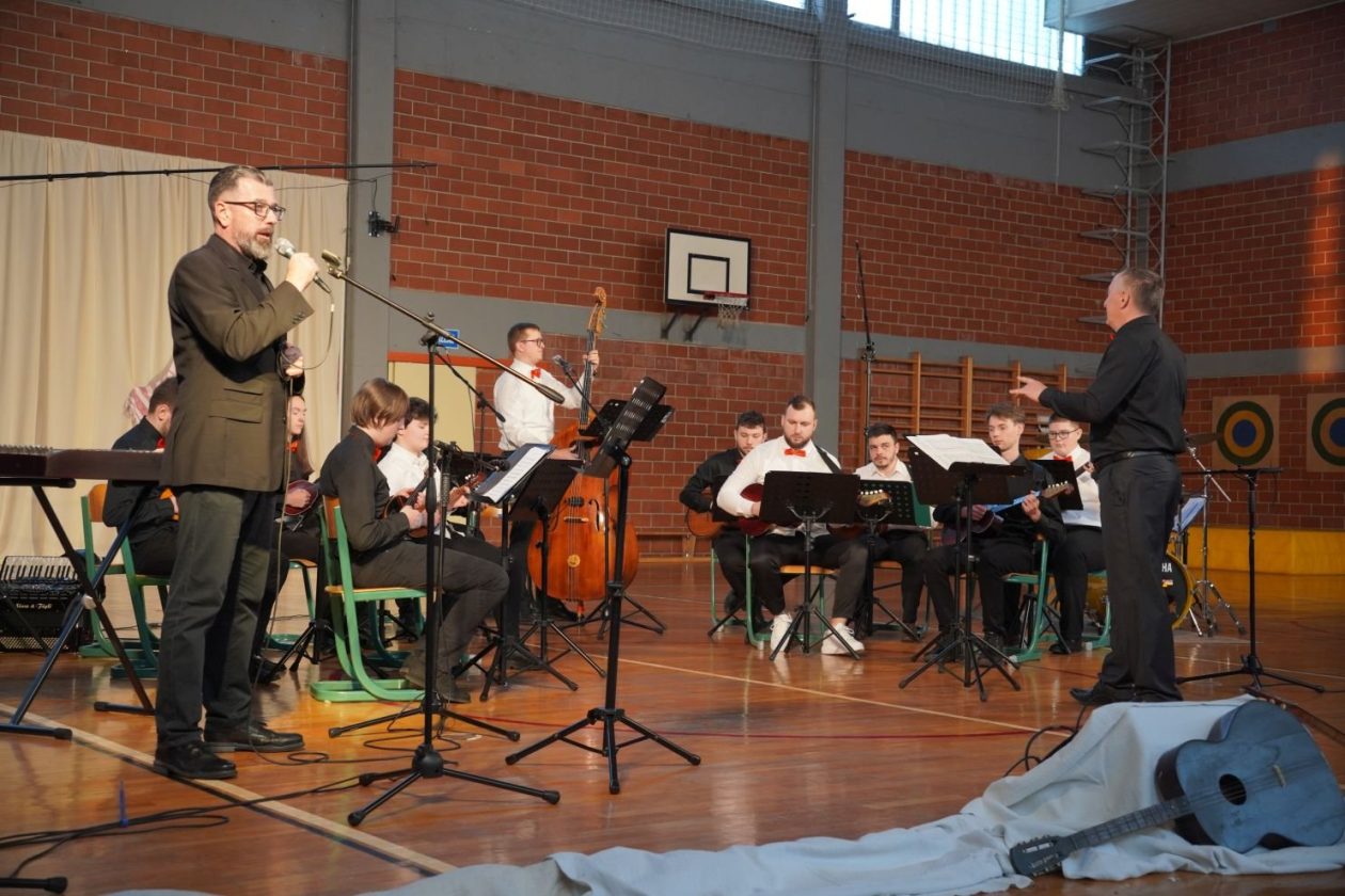 tamburaši KUU Zasadbreg koncert U san mi dođu tambure (13)