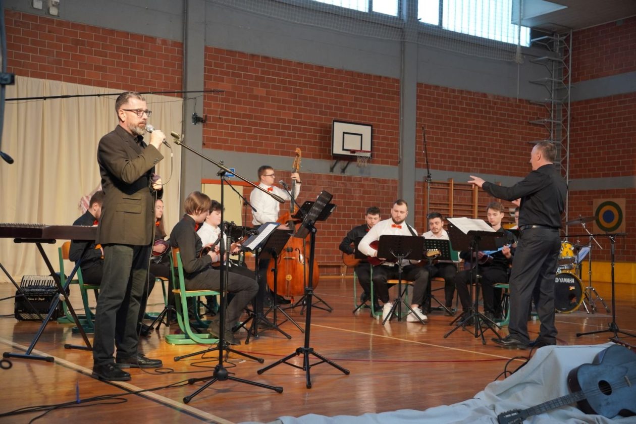 tamburaši KUU Zasadbreg koncert U san mi dođu tambure (14)