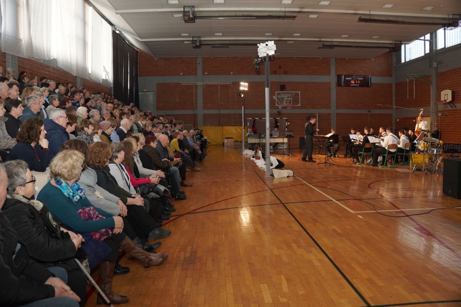 tamburaši KUU Zasadbreg koncert U san mi dođu tambure (32)