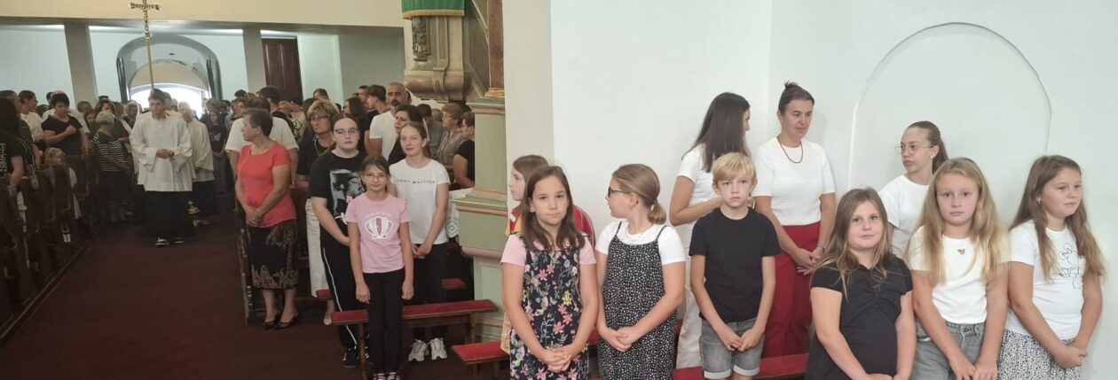 u župnoj crkvi Presvetog Trojstva u Nedelišću održana je svečana sveta misa povodom početka nove školske godine (16) u župnoj crkvi Presvetog Trojstva u Nedelišću održana je svečana sveta misa povodom početka nove školske godine (16)