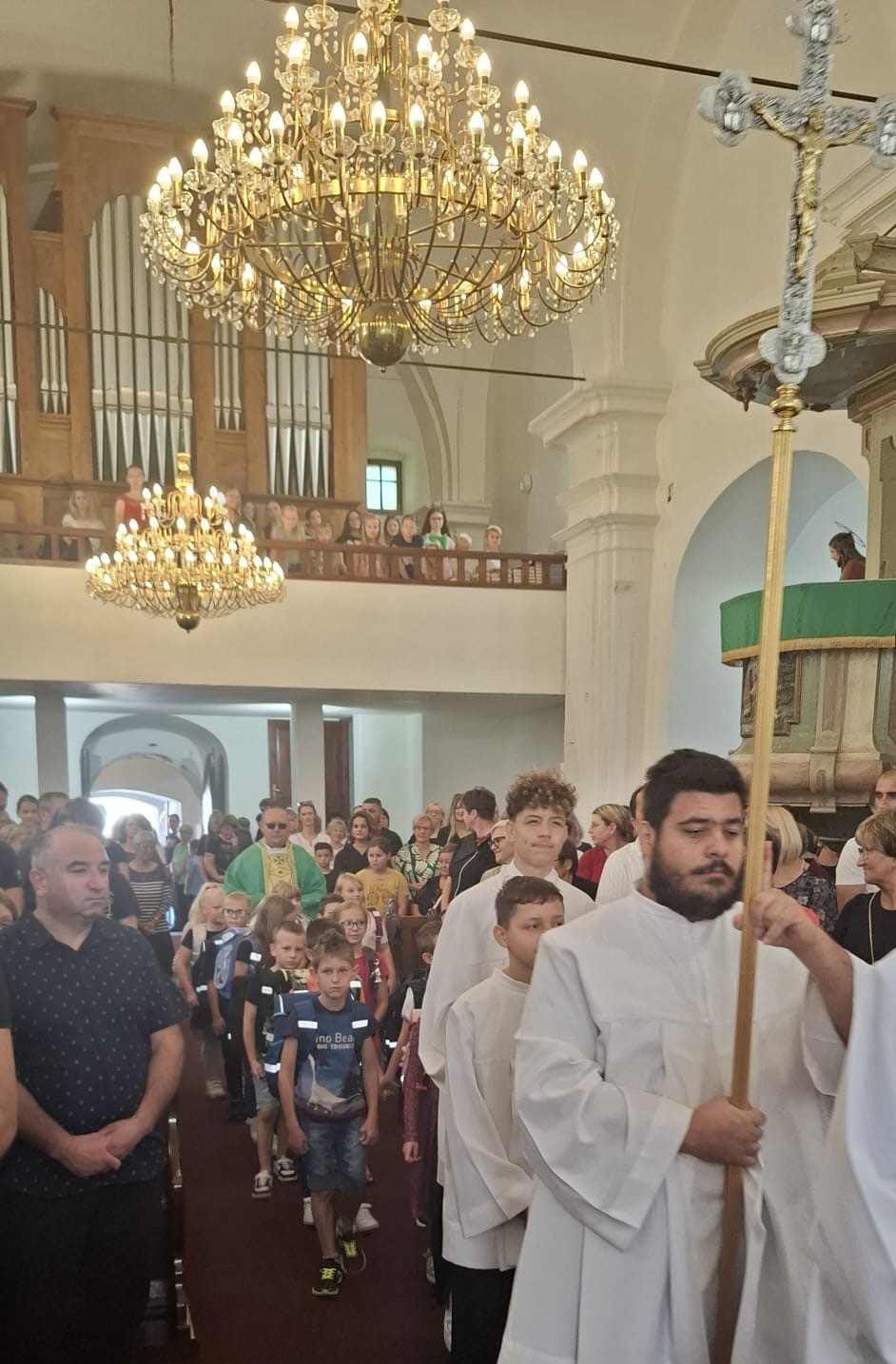 u župnoj crkvi Presvetog Trojstva u Nedelišću održana je svečana sveta misa povodom početka nove školske godine (2)