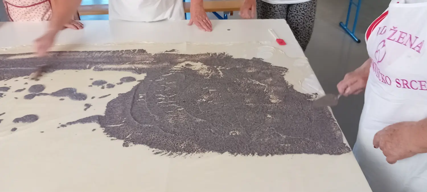 udruga žena trnovečko srce trnovec, makovnjača (11) udruga žena trnovečko srce trnovec, makovnjača (11)