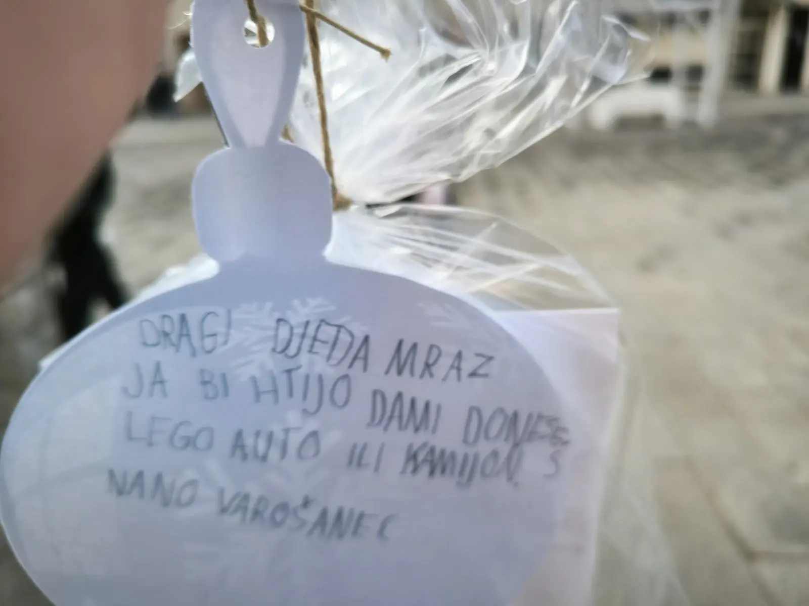 ukras ponesi, radost donesi (1) ukras ponesi, radost donesi (1)