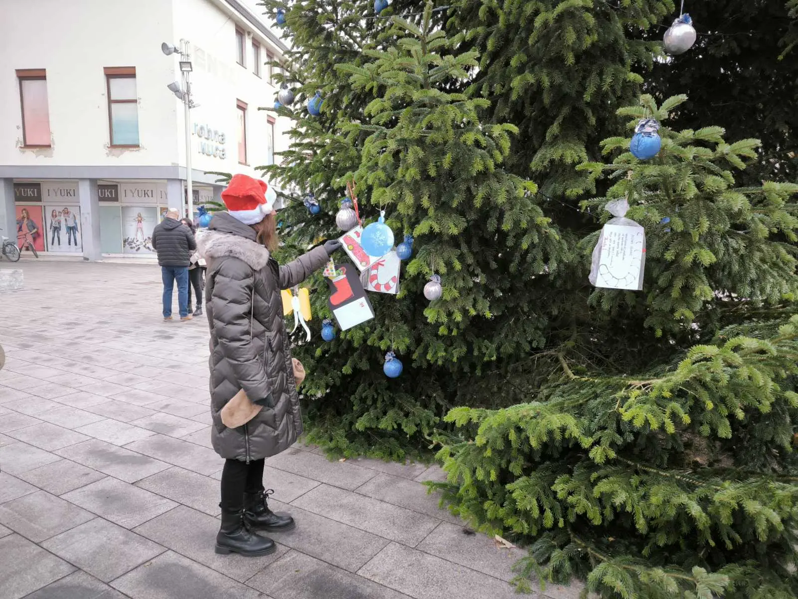 ukras ponesi, radost donesi (10) ukras ponesi, radost donesi (10)