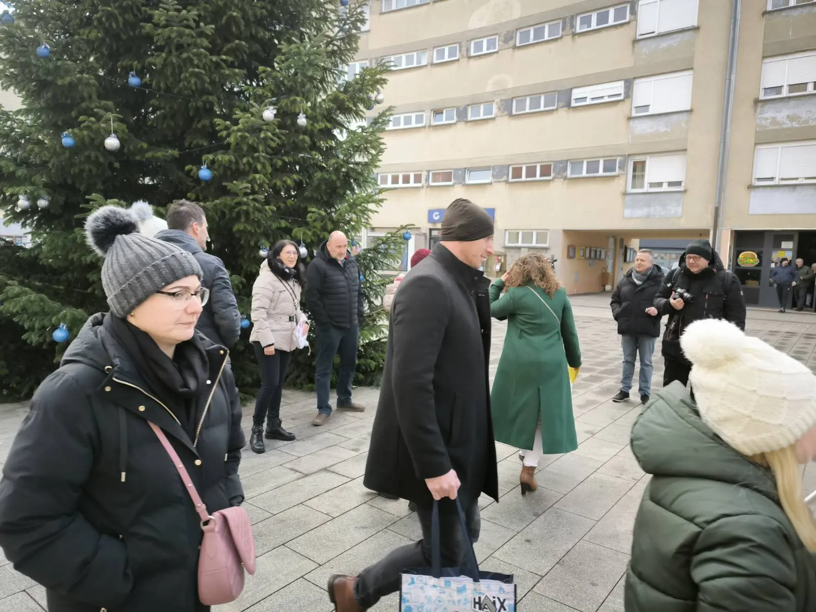 ukras ponesi, radost donesi (7) ukras ponesi, radost donesi (7)