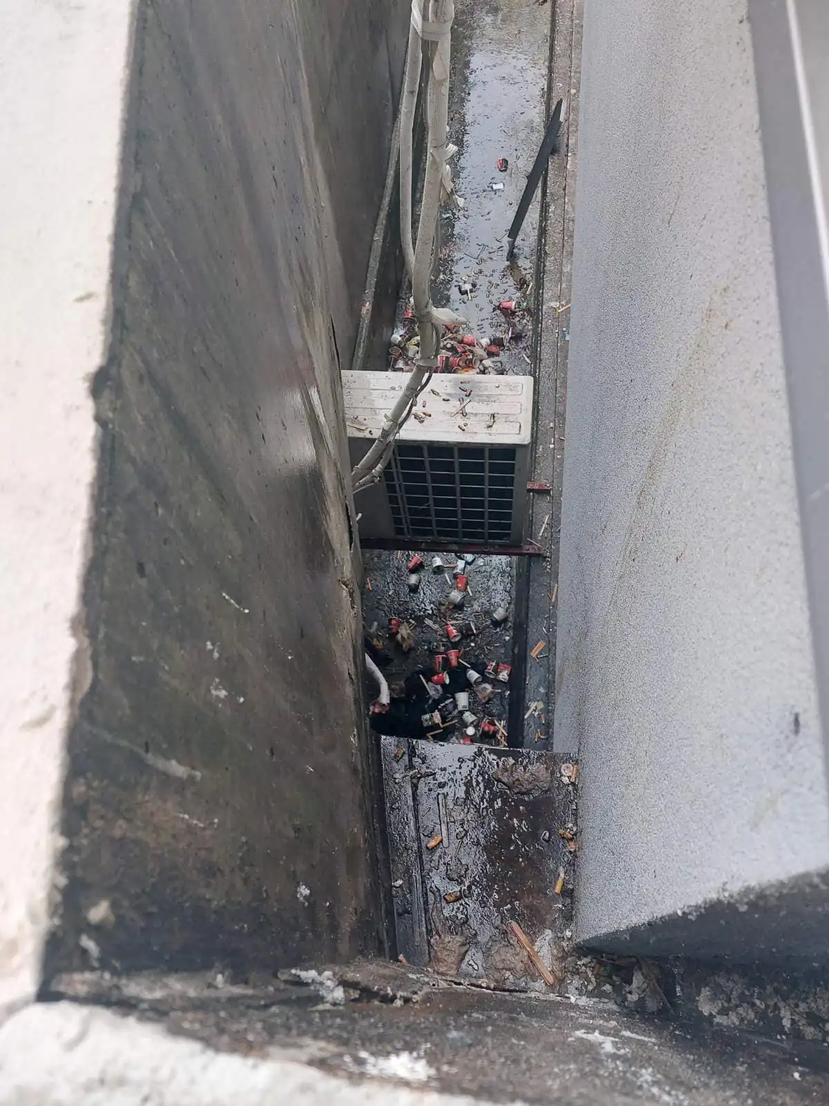 ulaz, bolnica, opušci (4)