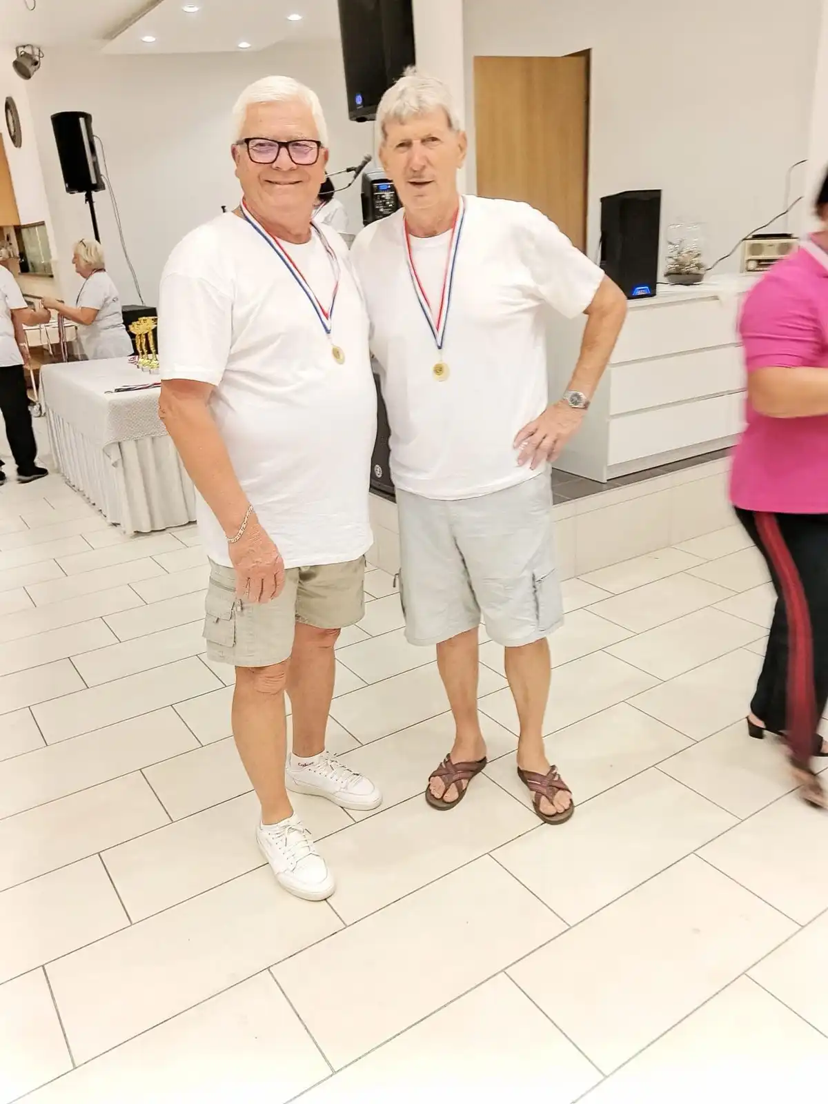 umirovljenici (4) umirovljenici (4)