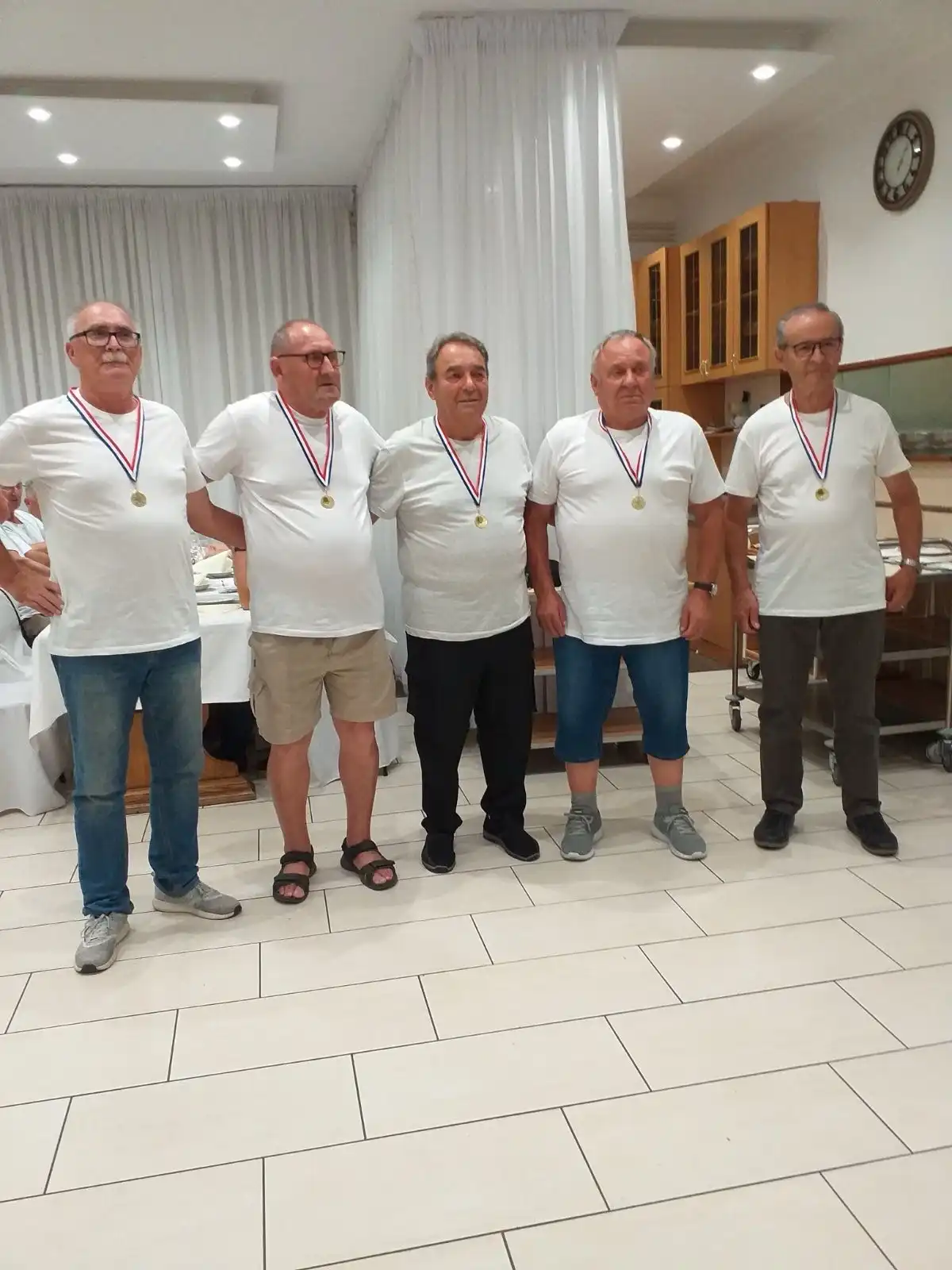 umirovljenici (8) umirovljenici (8)