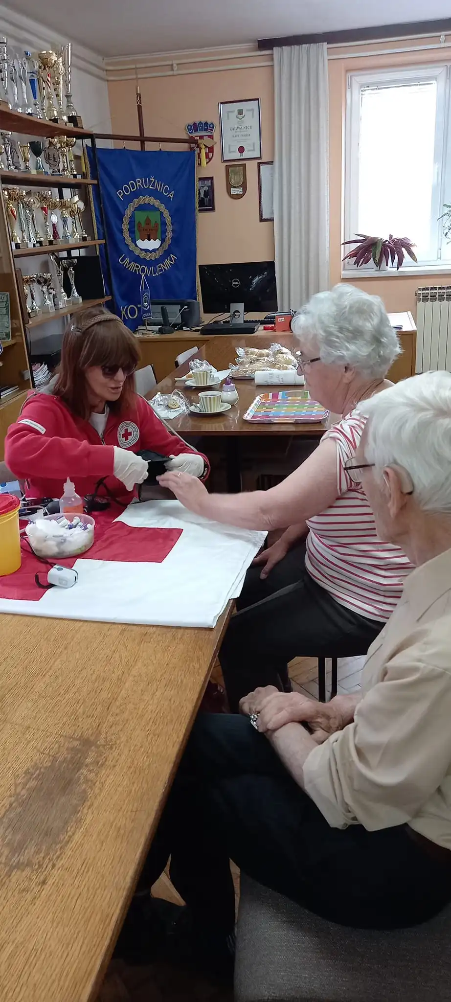 umirovljenici kotoribe, mjerenje šećera u krvi i tlaka (2)