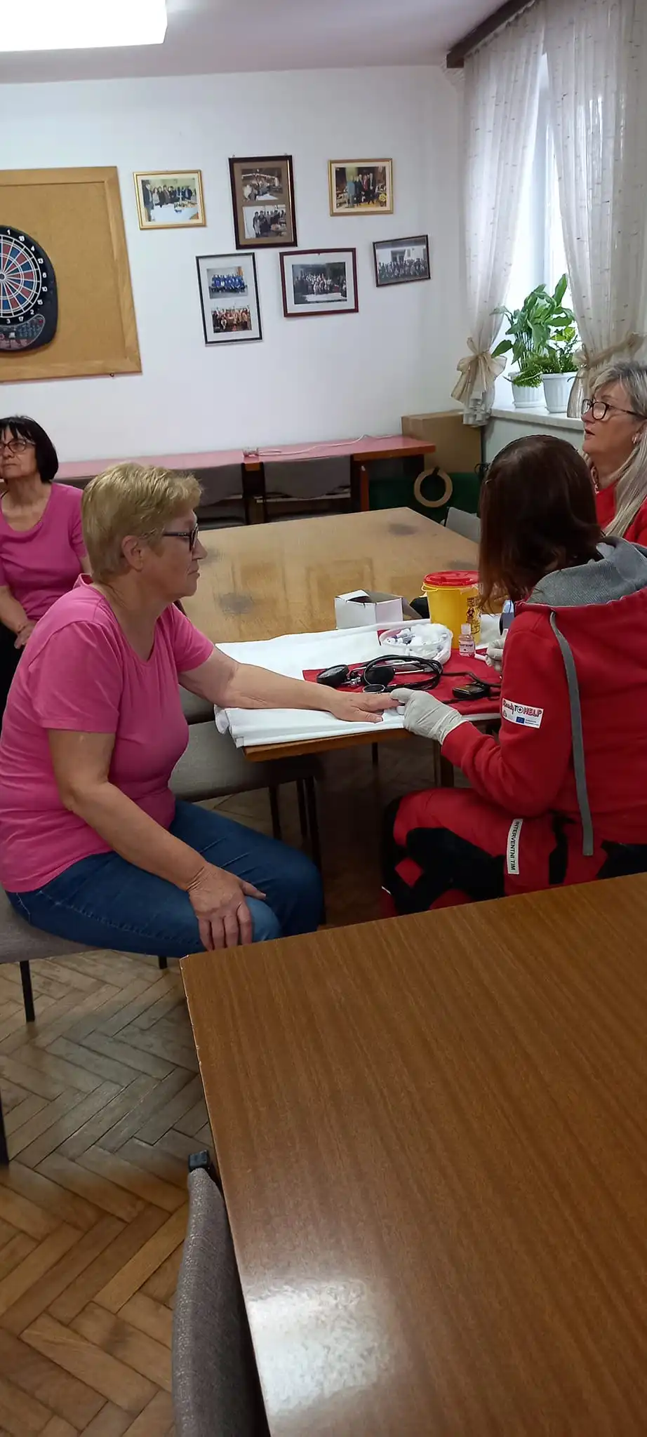 umirovljenici kotoribe, mjerenje šećera u krvi i tlaka (6)