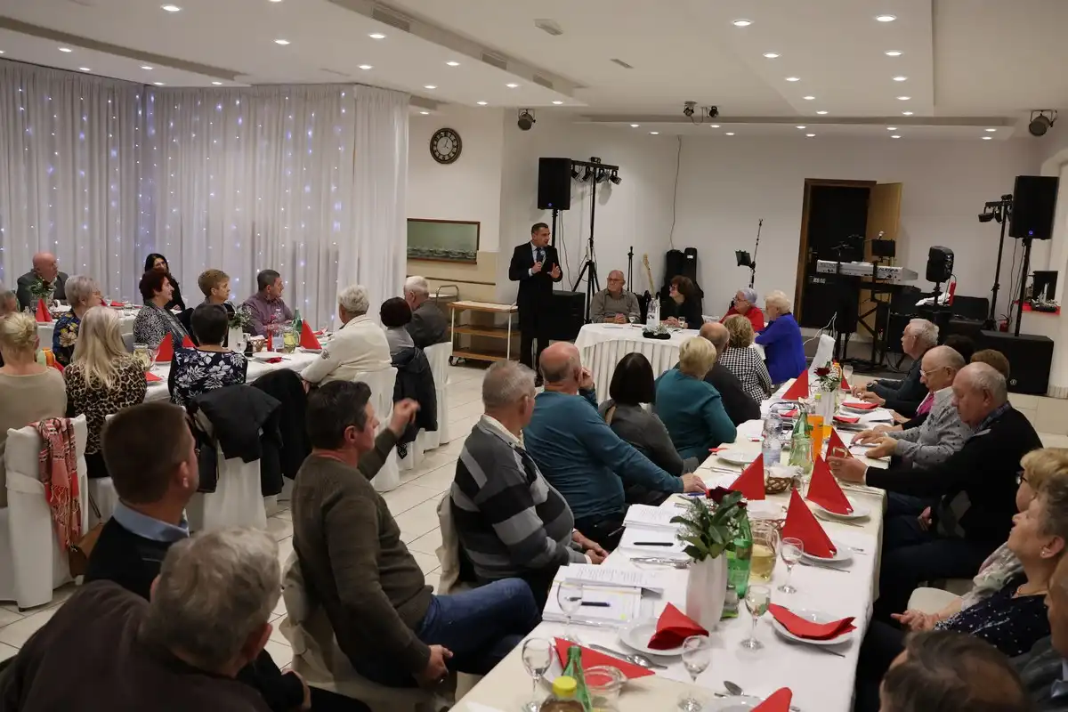 umirovljenici – skupština (14) umirovljenici – skupština (14)