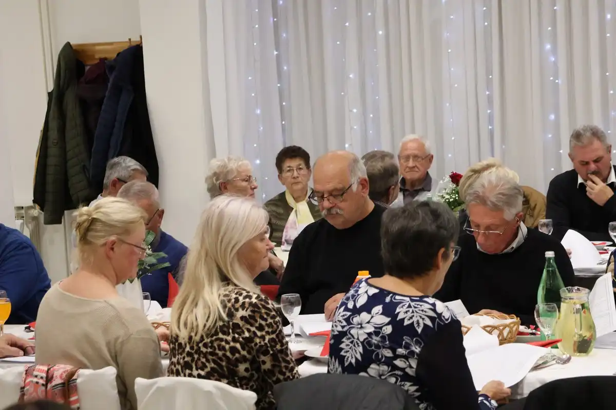 umirovljenici – skupština (4) umirovljenici – skupština (4)