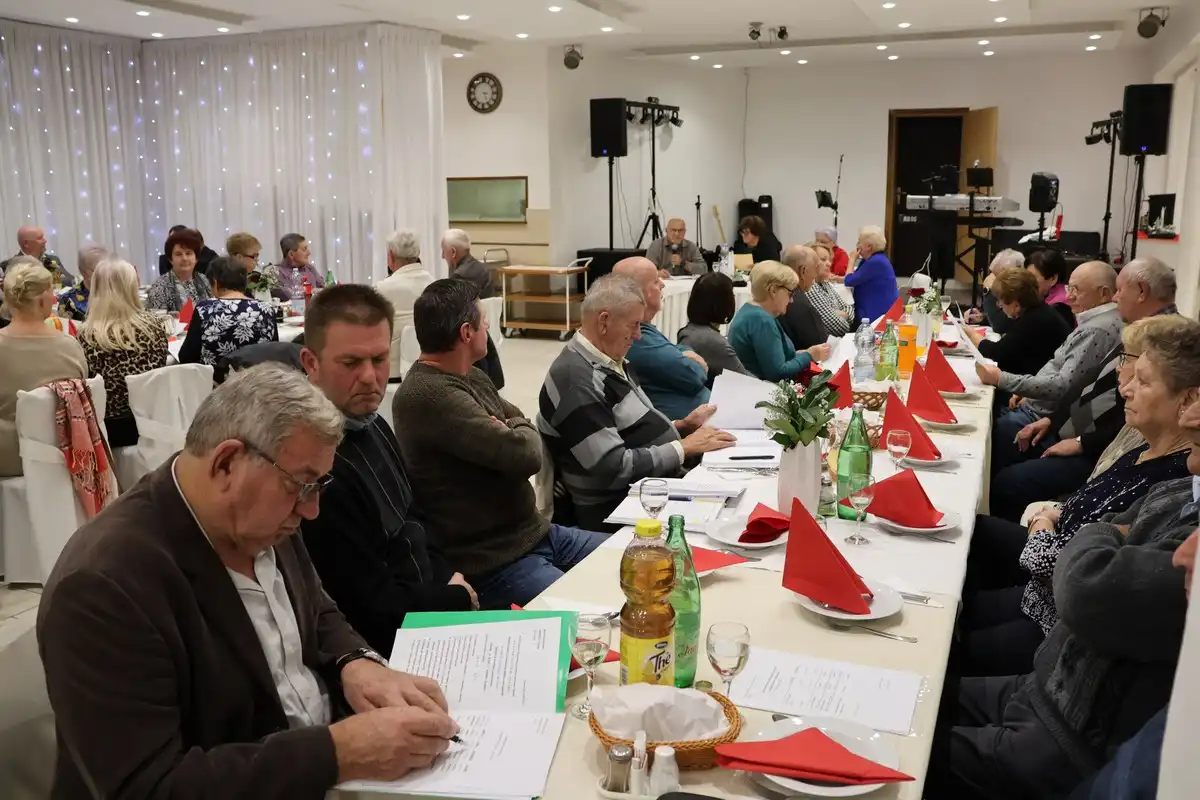 umirovljenici – skupština (9) umirovljenici – skupština (9)