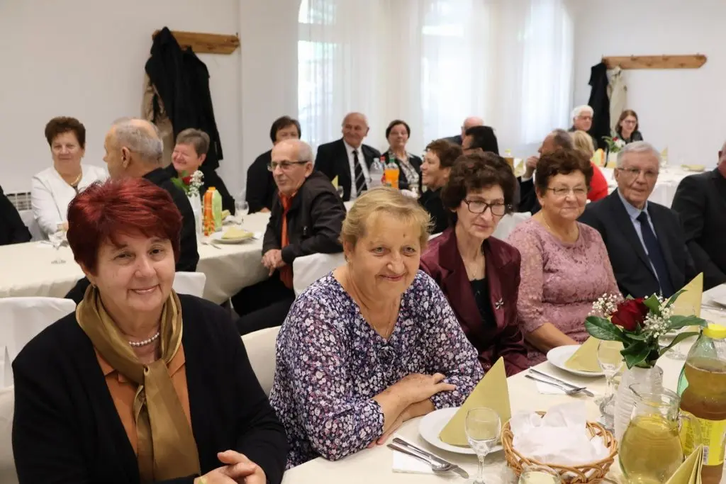 umirovljenici,proslava 50. i 60. godina braka (25)