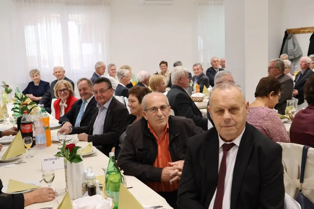 umirovljenici,proslava 50. i 60. godina braka (31)