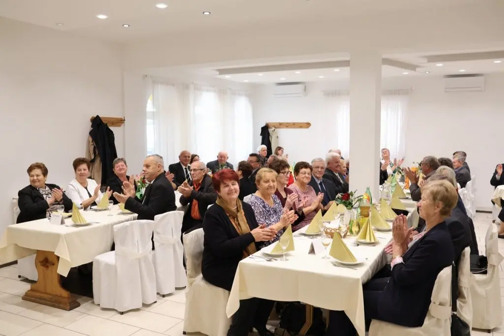 umirovljenici,proslava 50. i 60. godina braka (33)