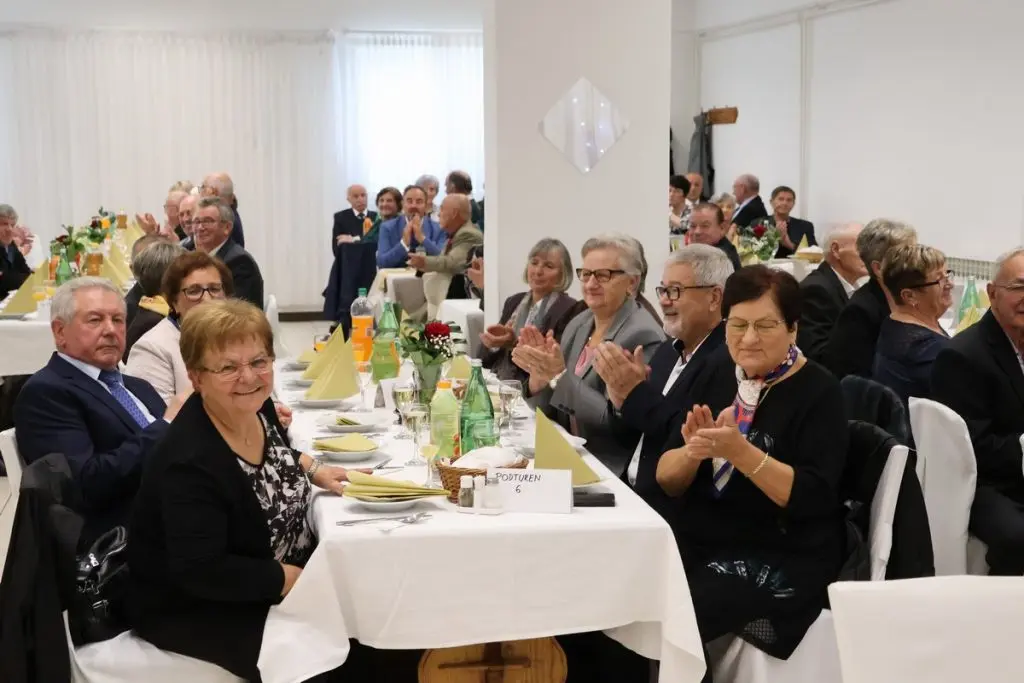 umirovljenici,proslava 50. i 60. godina braka (37)