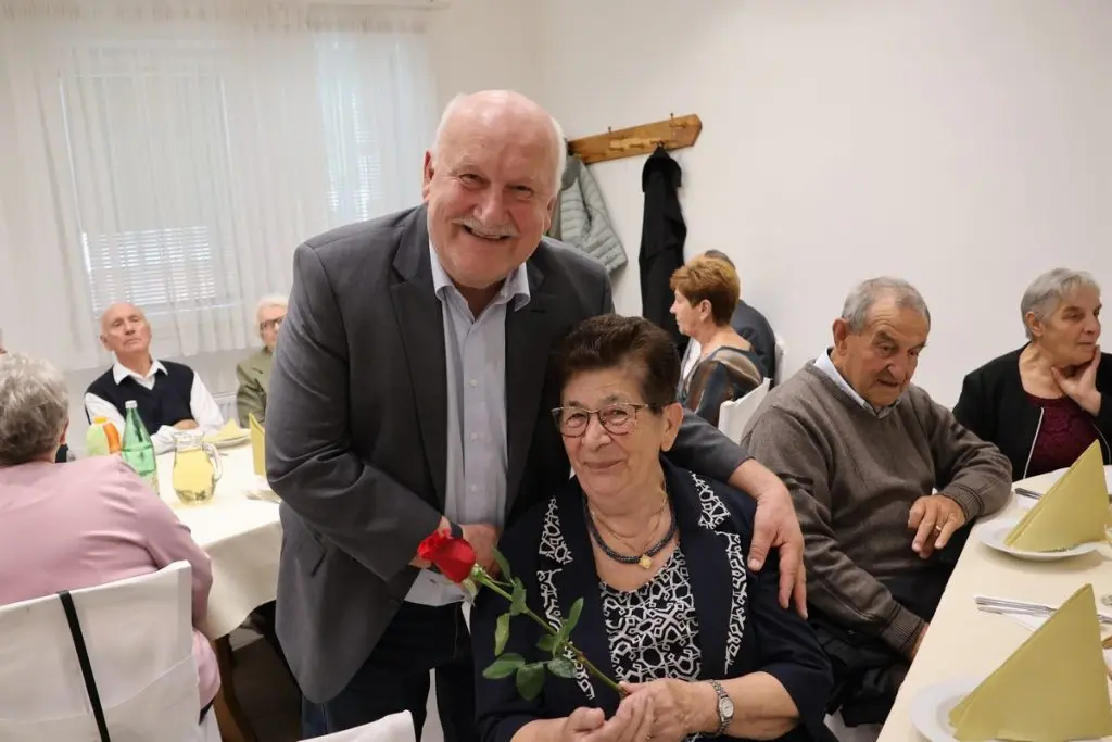 umirovljenici,proslava 50. i 60. godina braka (45)