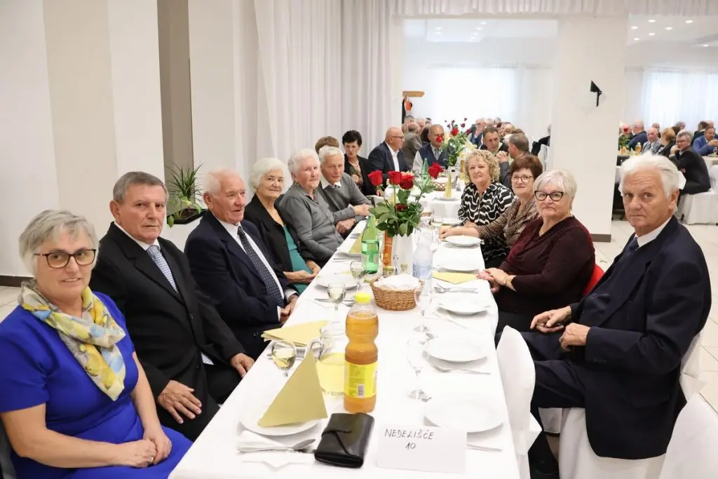 umirovljenici,proslava 50. i 60. godina braka (49)