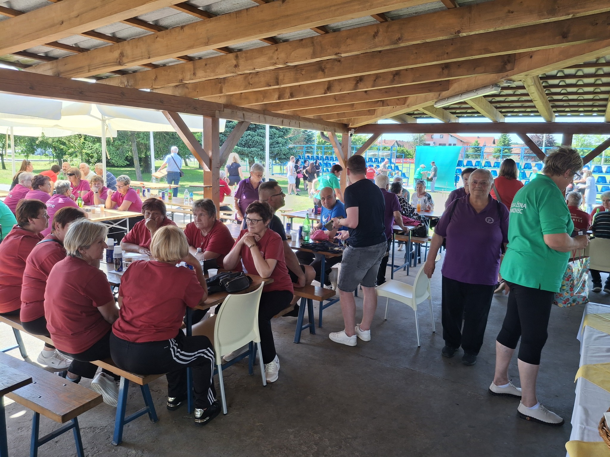 už dunjkovec (1) už dunjkovec (1)