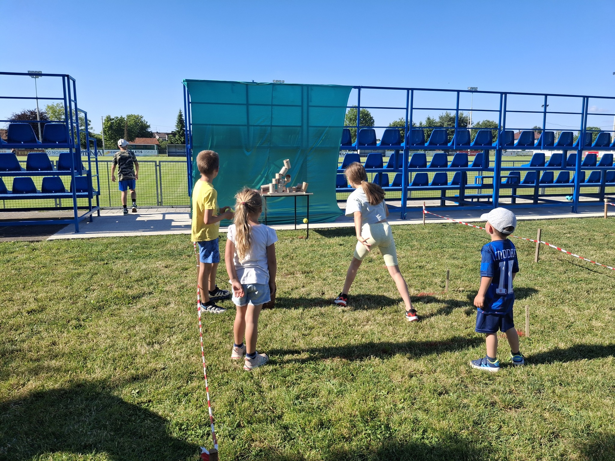 už dunjkovec (4) už dunjkovec (4)