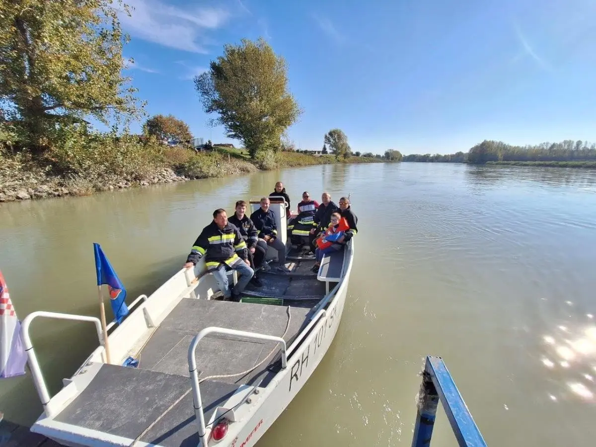 vatrogasci, plovidba dvd donja dubrava (1) vatrogasci, plovidba dvd donja dubrava (1)