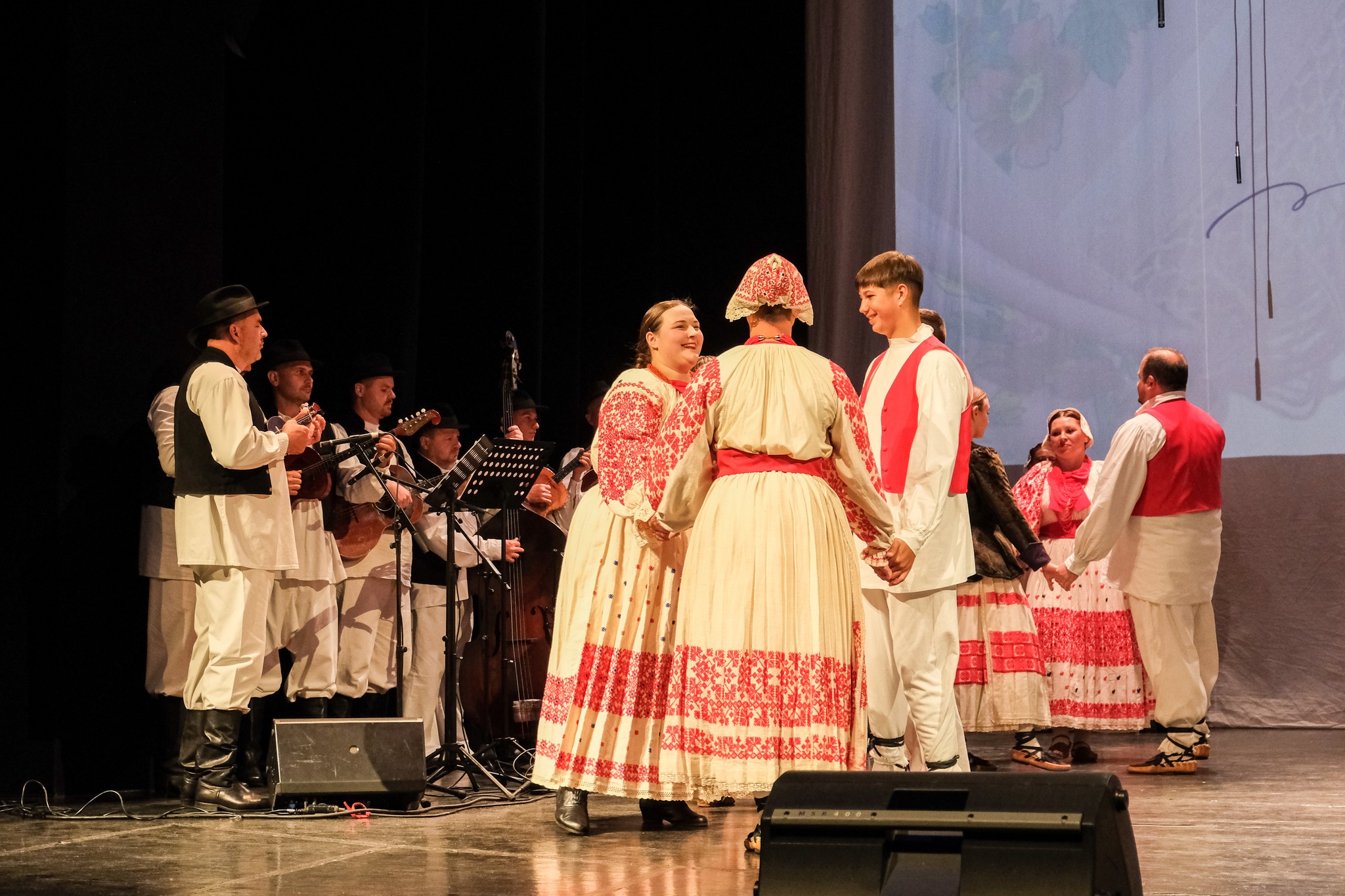 večer folklora (24)