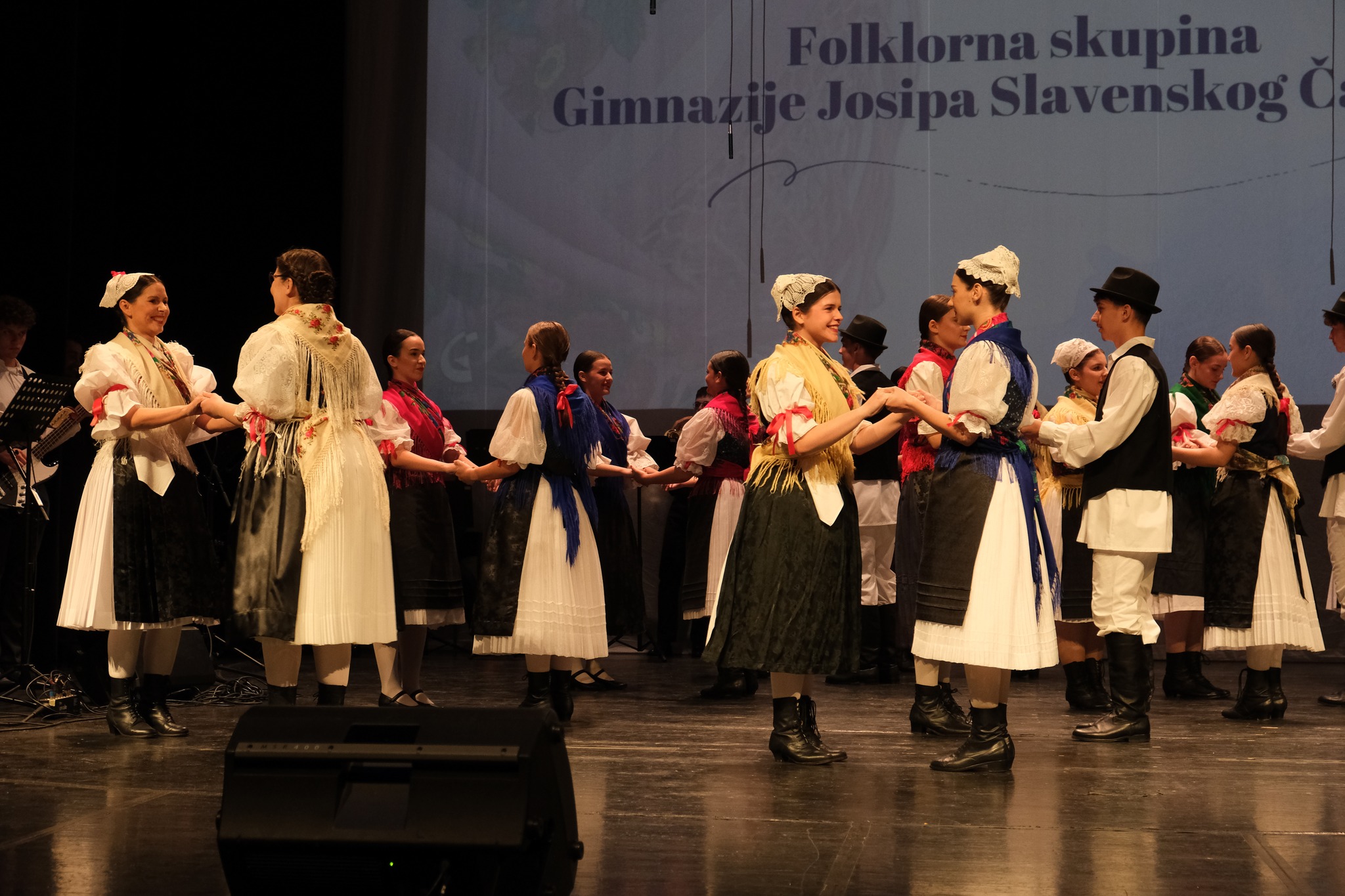 večer folklora (25)