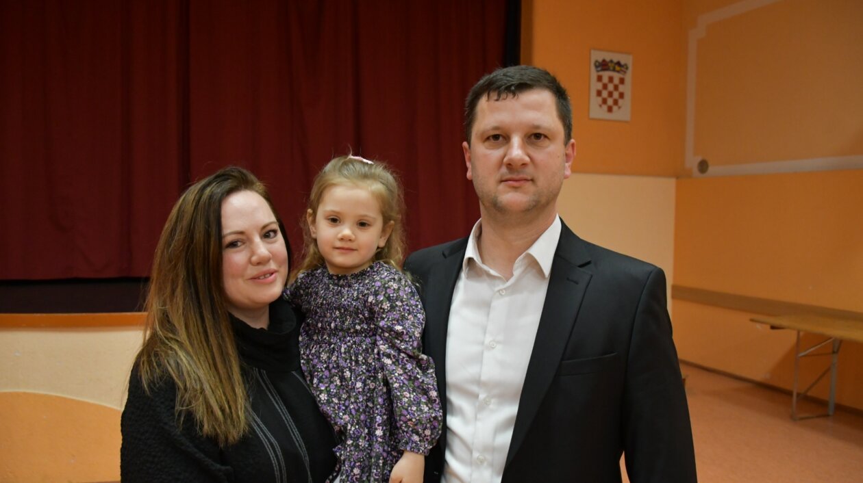 Petar Janušić sa suprugom Majdom i kćerkom Belom