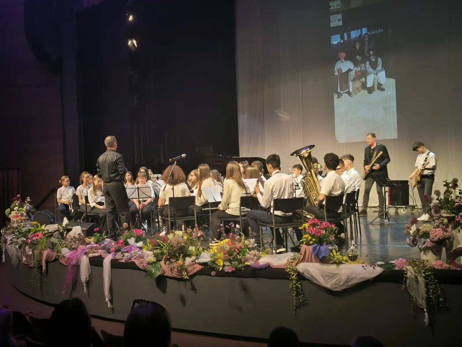 Završni koncert umjetničke škole Miroslav Magdalenić 2024 (17) Završni koncert umjetničke škole Miroslav Magdalenić 2024 (17)