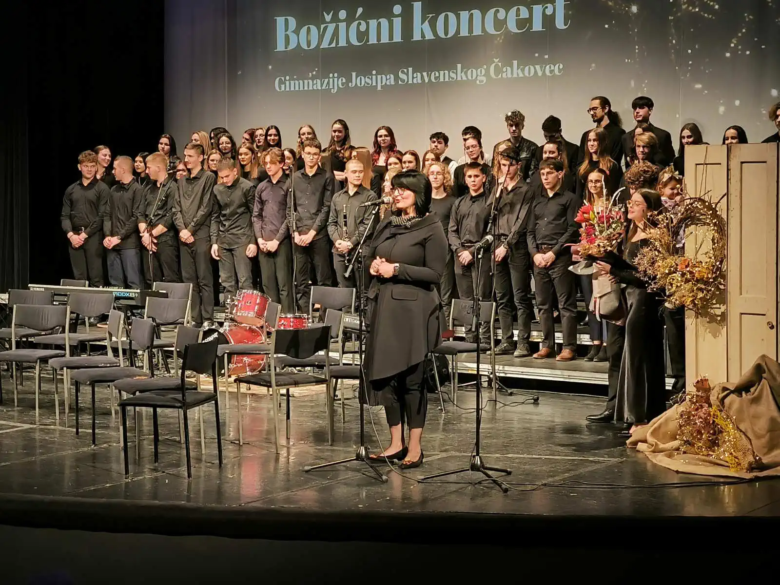 Božićni koncert Gimnazije Josipa Slavenskog Čakovec 2024 (9) Božićni koncert Gimnazije Josipa Slavenskog Čakovec 2024 (9)