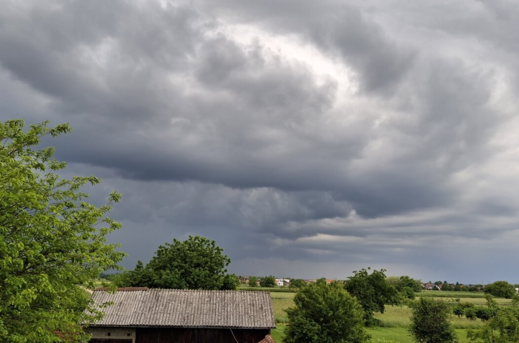oblačno,tmurno,oluja