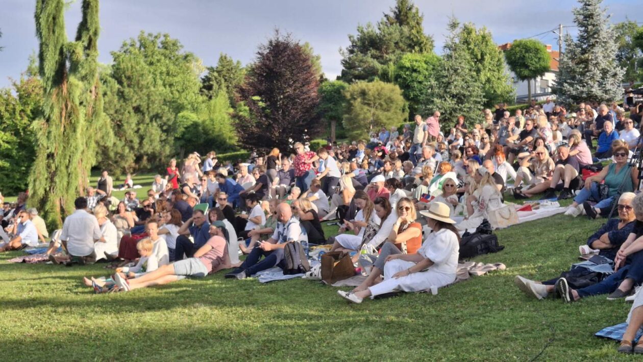 Opera u Zmajevom vrtu Opera u Zmajevom vrtu