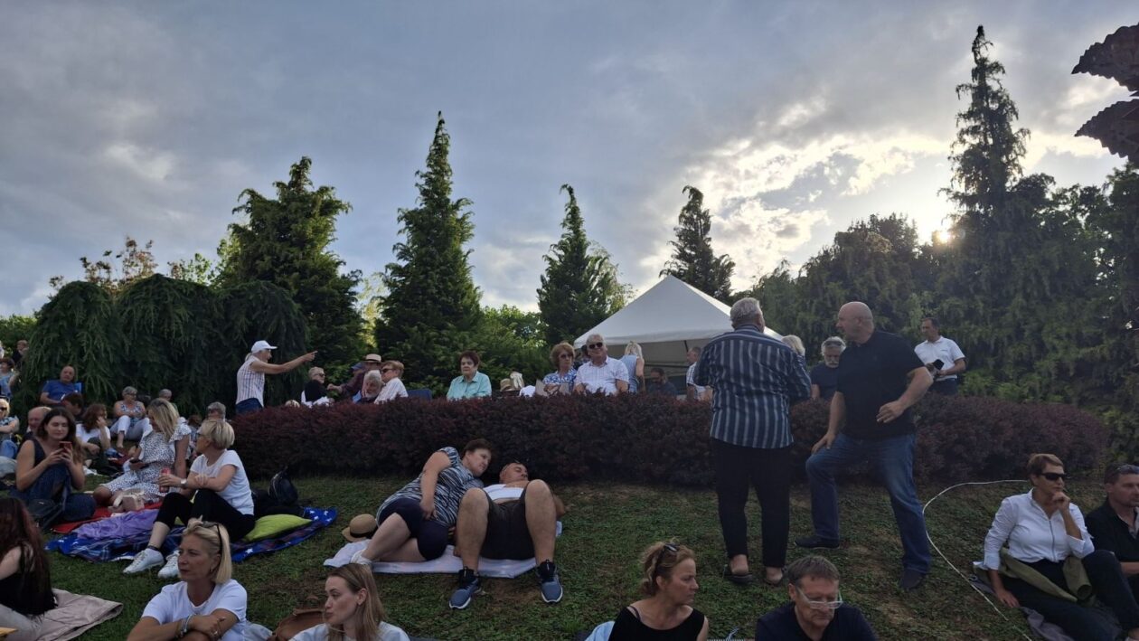 Opera u Zmajevom vrtu Opera u Zmajevom vrtu