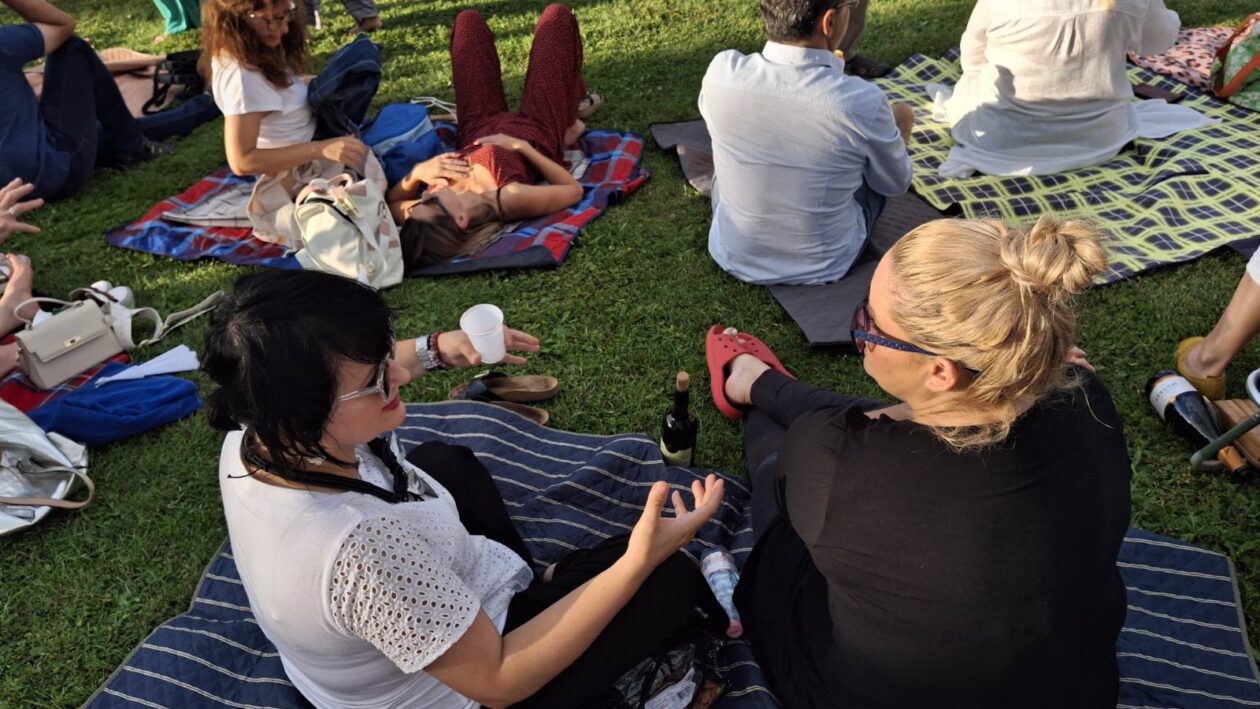 Opera u Opera u Zmajevom vrtuZmajevom vrtu Opera u Zmajevom vrtu