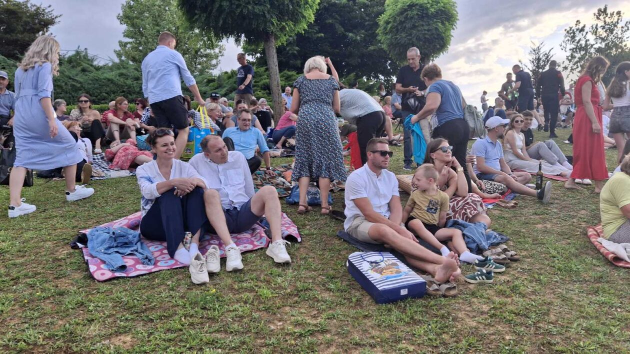 Opera u Zmajevom vrtuOpera u Zmajevom vrtu Opera u Zmajevom vrtu