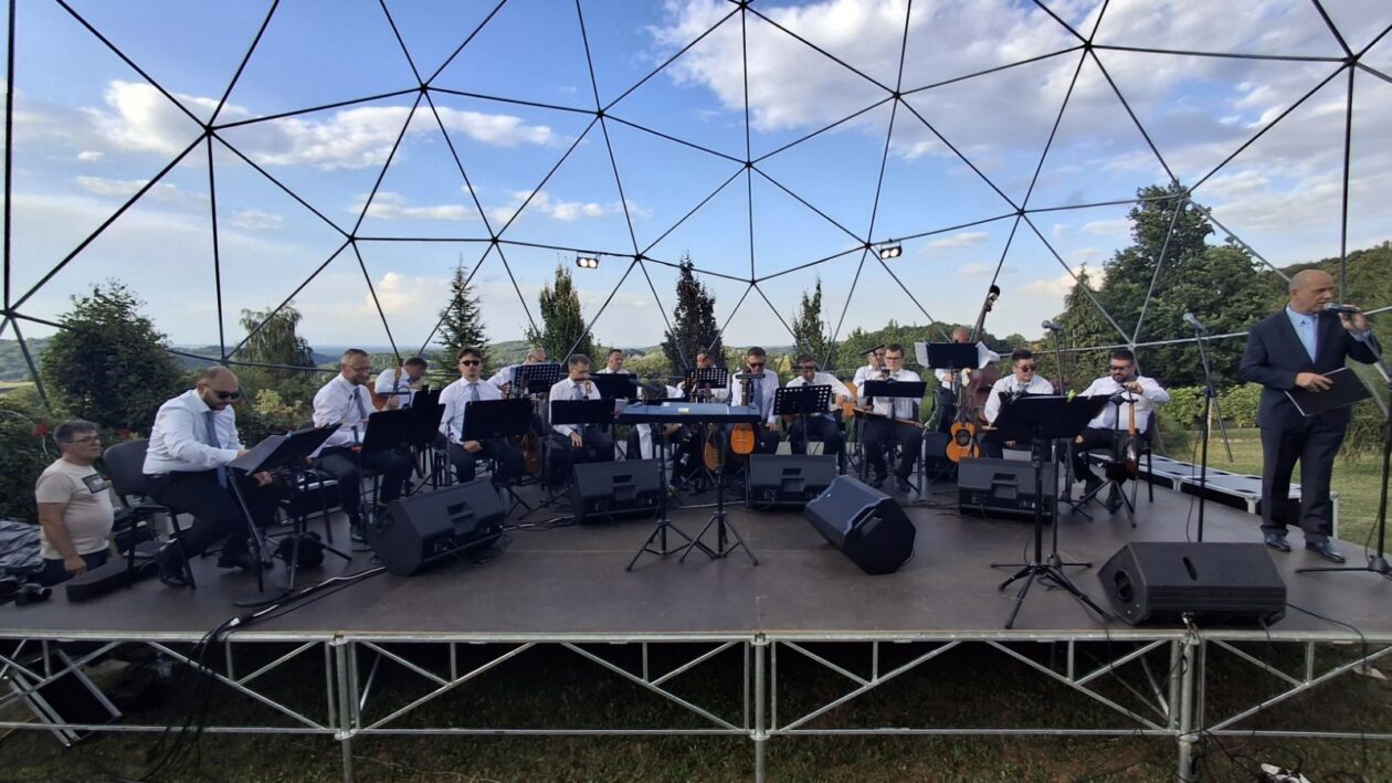 Opera u Zmajevom vrtu Opera u Zmajevom vrtu