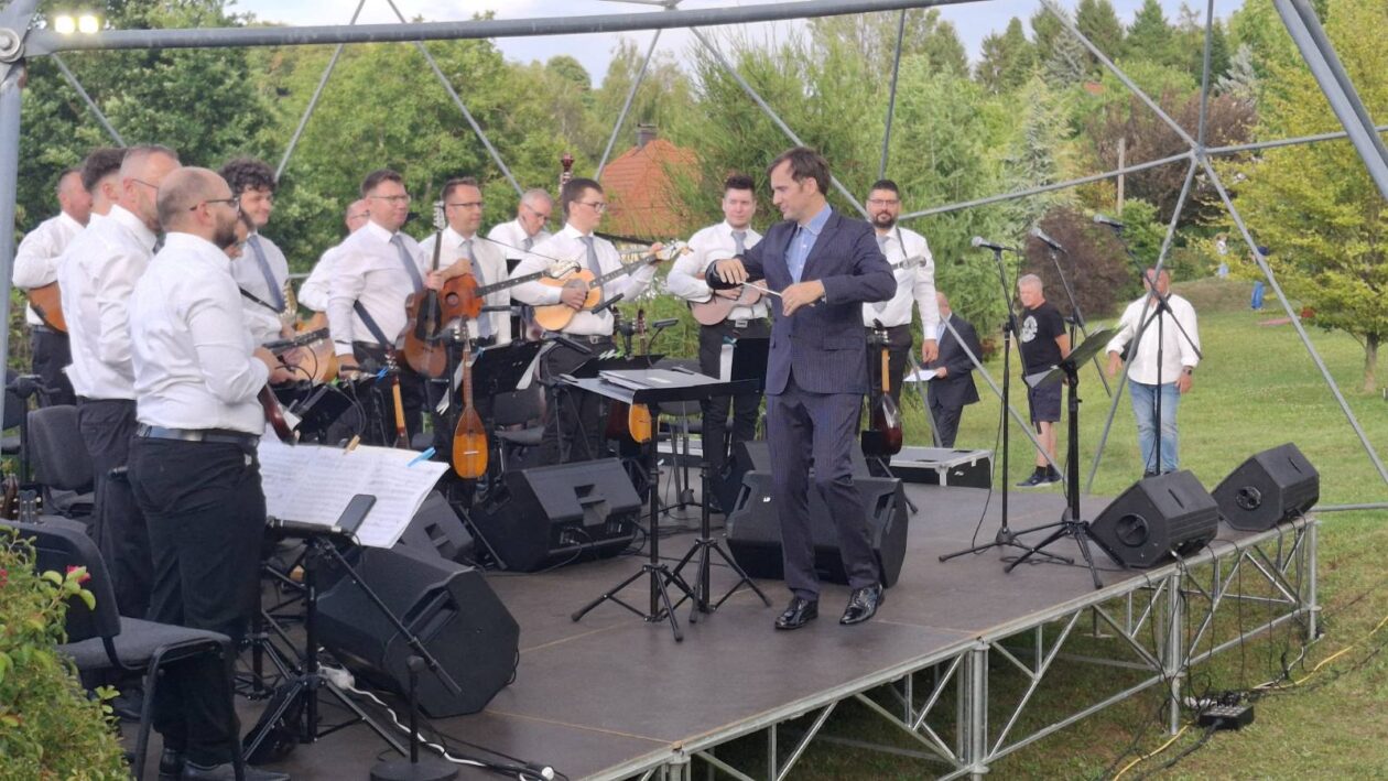 Opera u Zmajevom vrtu Opera u Zmajevom vrtu